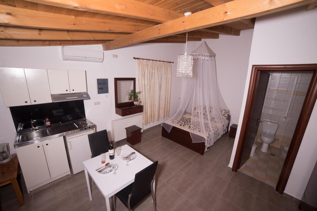 Bodikos Villas & Apartments Pitsidia Buitenkant foto