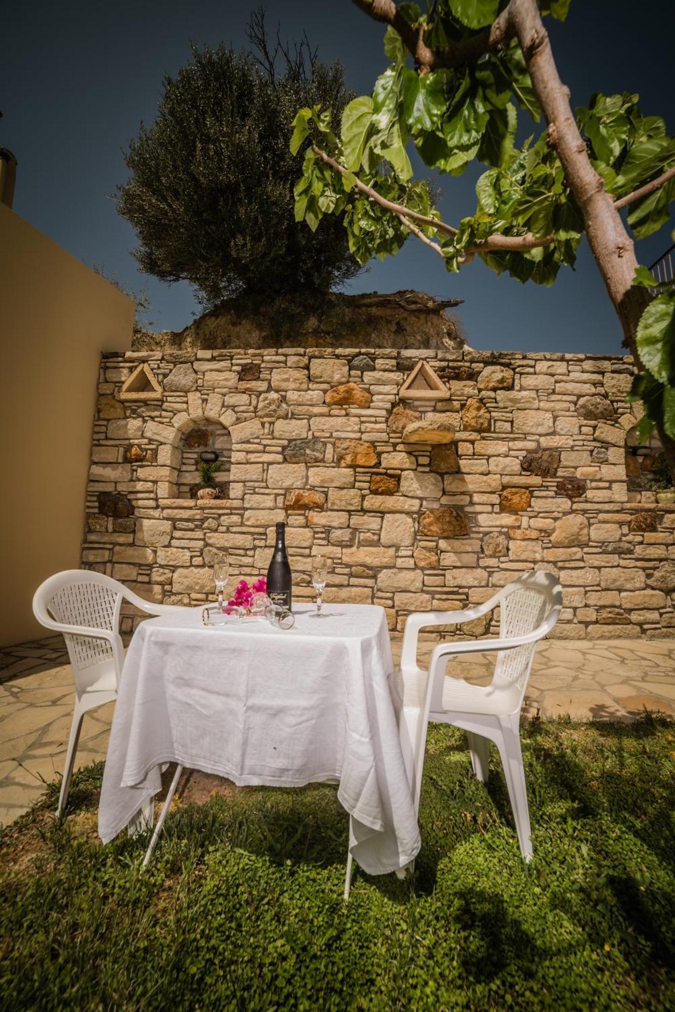 Bodikos Villas & Apartments Pitsidia Buitenkant foto